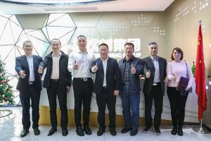 广州市与番禺区人力资源和社会保障局领导莅临龙珠体育有限公司龙珠体育有限公司调研指导